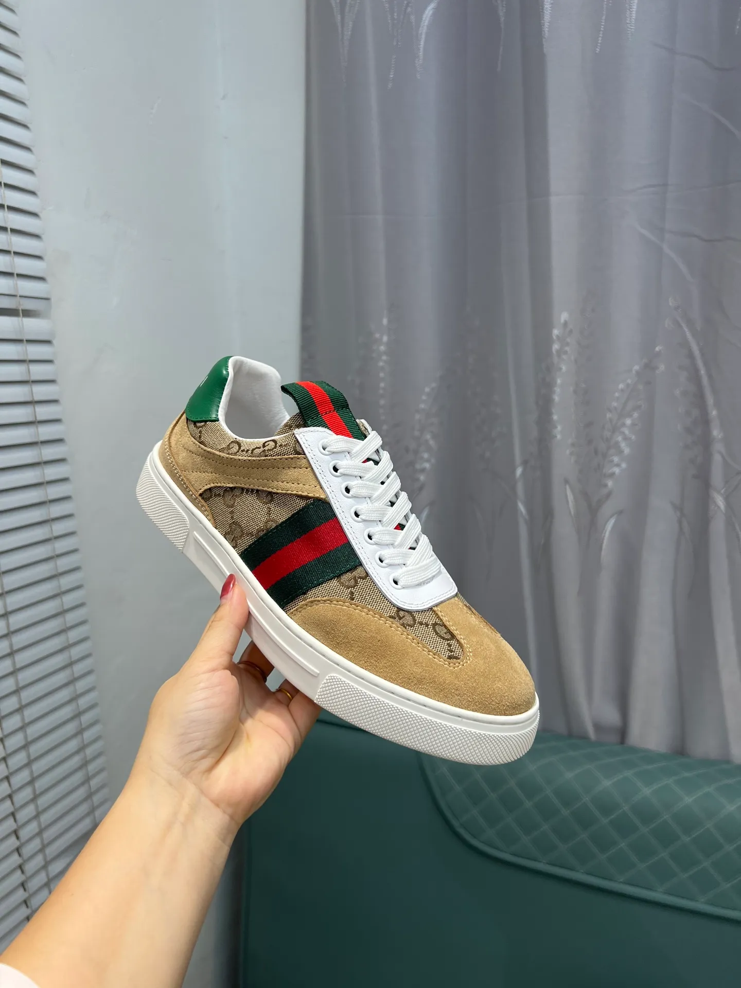Men's Men's Shoes 💰440 Gucci Gucci's latest trendy shoes and casual shoes are popular in physical stores, new spring and summer comfortable imported custom original cowhide, unique jacquard fabric element design. With sheepskin lining, original bottom, 💪 details determine quality, you can enter and leave the counter at will, welcome to compare🇮🇹, code number 38-44 (45 customized)